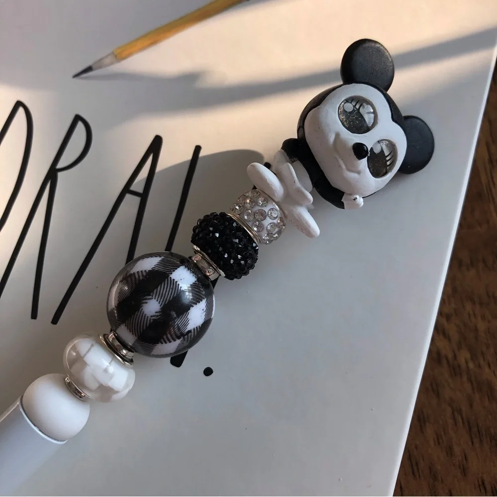 Disney doorables: Minnie Mouse: Black and White handmade beaded pen
